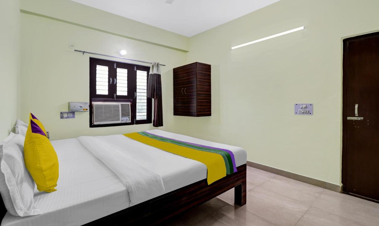 Hotel Pragati Palace Mathura Esterno foto