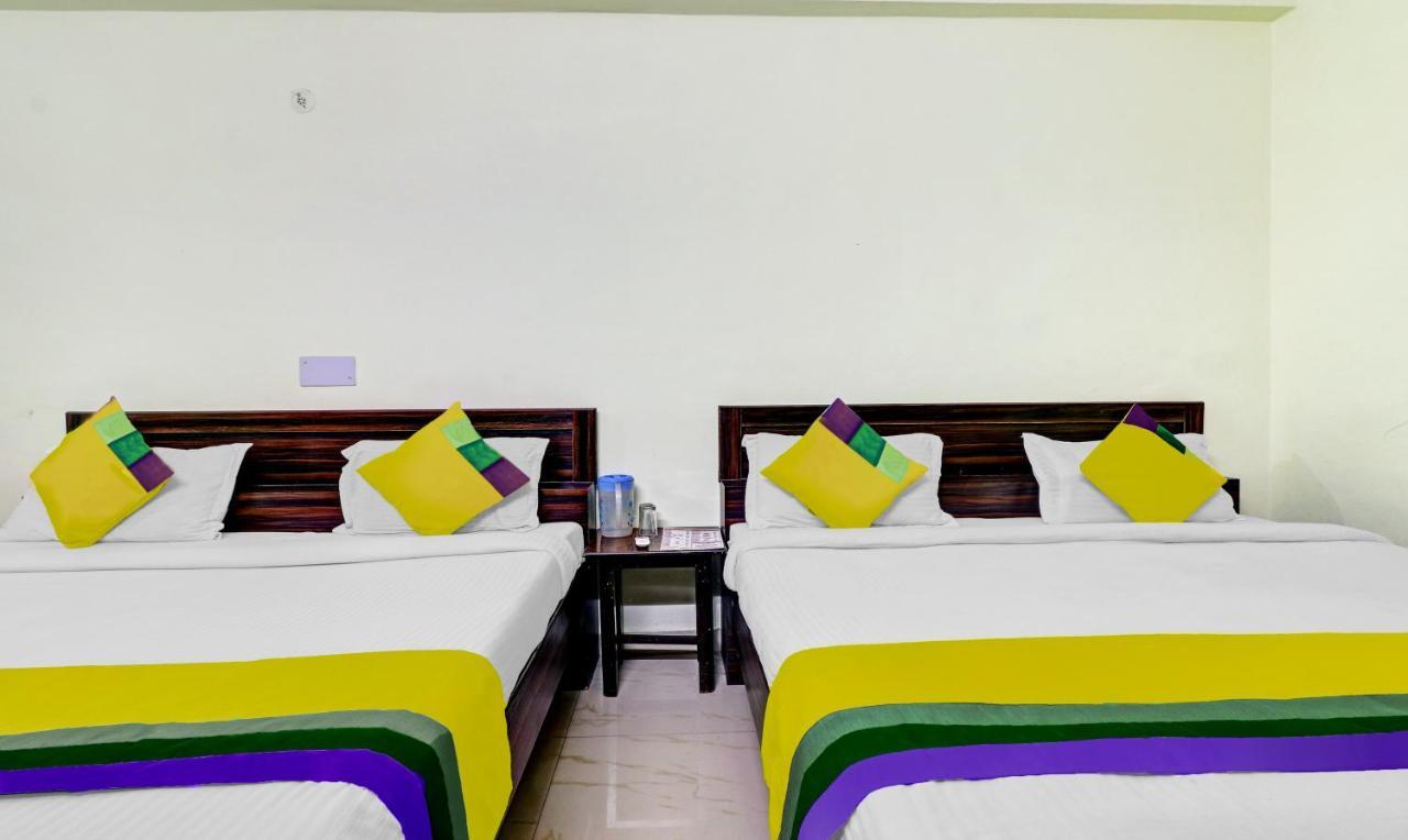 Hotel Pragati Palace Mathura Esterno foto