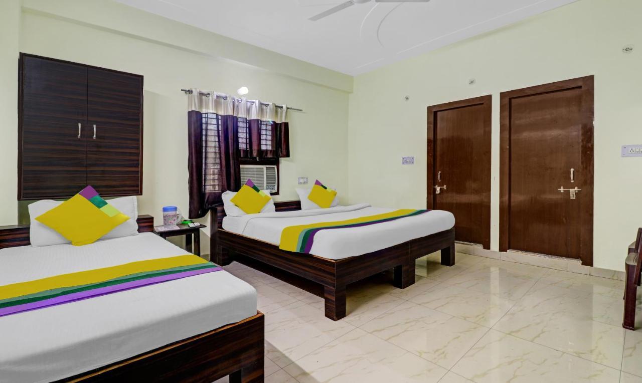 Hotel Pragati Palace Mathura Esterno foto