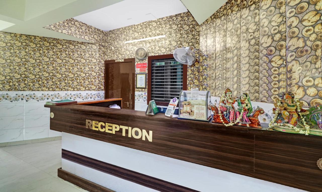 Hotel Pragati Palace Mathura Esterno foto